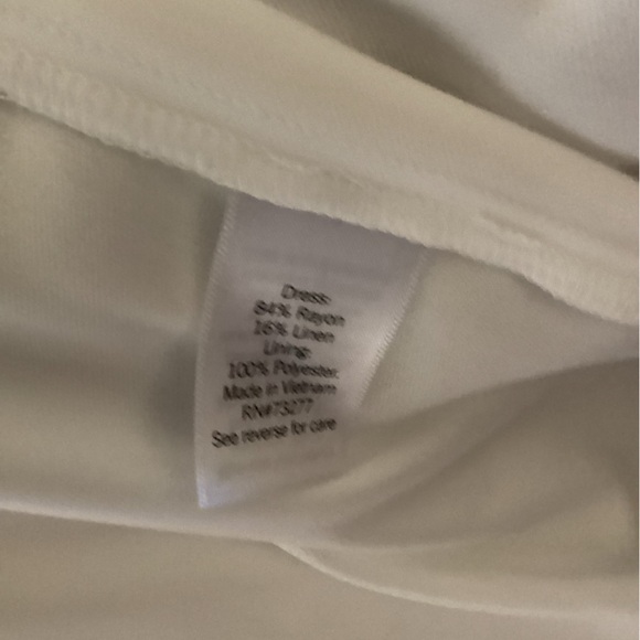 NWT-Nine West button down tie belted dress-SZ M
Pit to pit 16.4
Length 34”
W1 - Picture 4 of 4